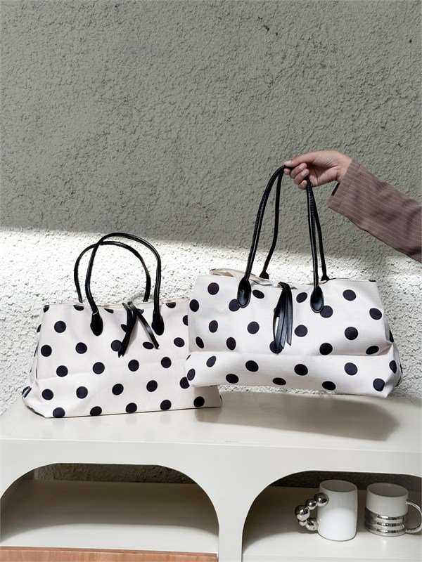 Cemplung Krem Big Polka